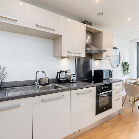 Exclusive Apartment - City Centre - Free Parking -Wifi Netflix- Juliet Balcony ليدز المظهر الخارجي الصورة